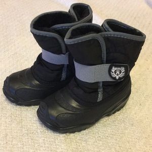 Boys snow boots